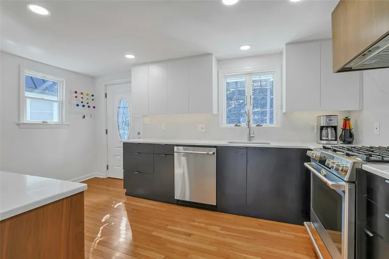 Rockland/Orange/NJ Real Estate | View 595 Piermont Avenue | room 13 | View 14