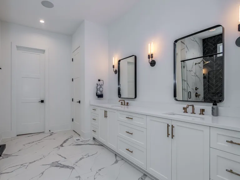 New York City Real Estate | View 315 Mammoth Oaks Drive | Primary Bathroom | View 20