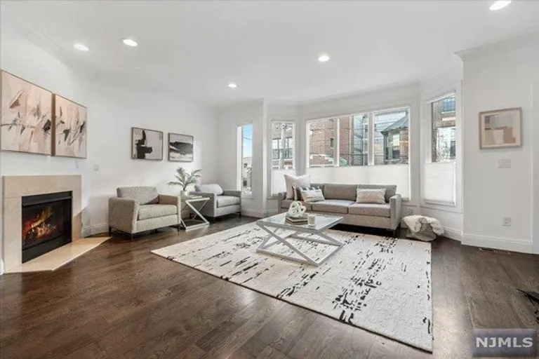 New York City Real Estate | View 15 Winterburn Place | room 3 | View 4