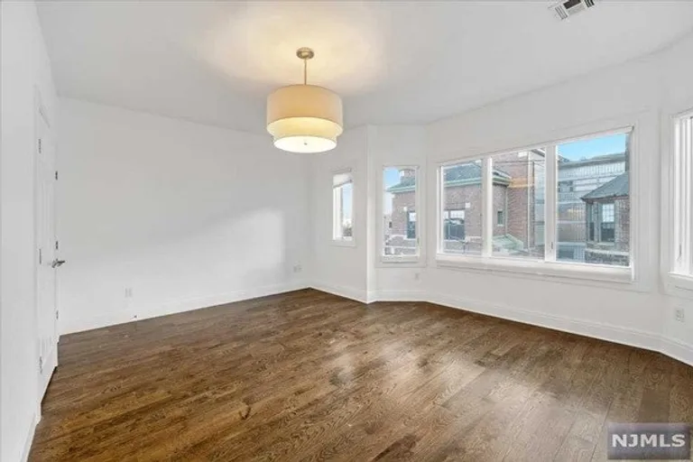 New York City Real Estate | View 15 Winterburn Place | room 17 | View 18