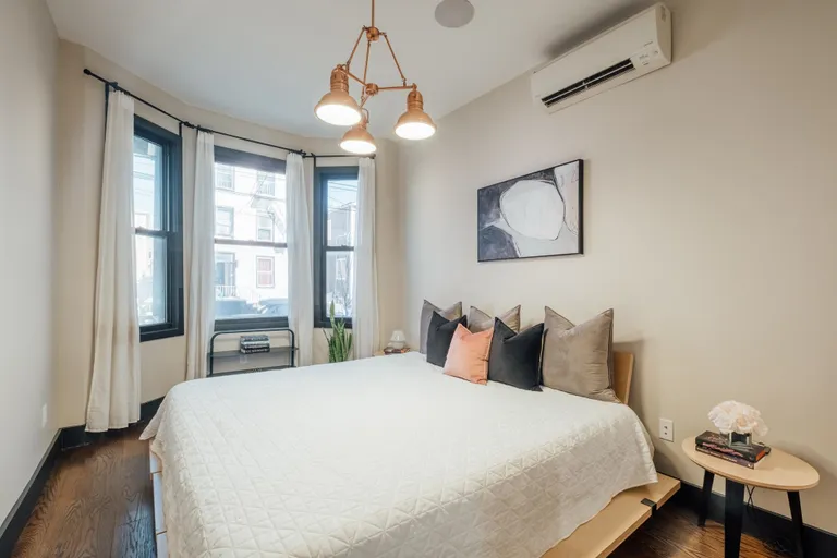 New York City Real Estate | View 43 Thorne St Unit# 1L | room 6 | View 7