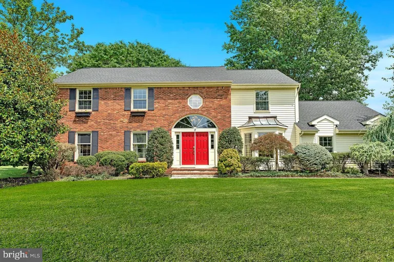 New York City Real Estate | View 5 Gambrel Circle | 4 Beds, 2 Baths | View 1