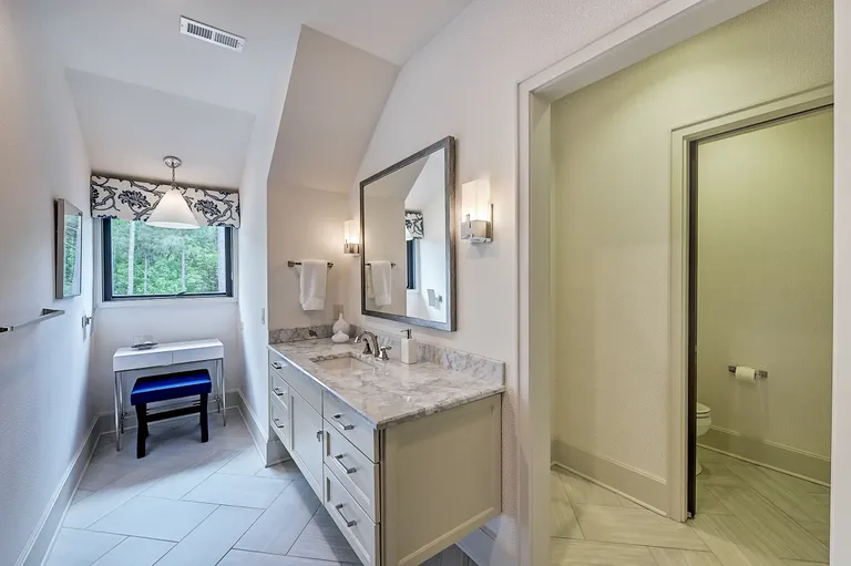 New York City Real Estate | View 125 Quiet Waters Drive | En-Suite Full Bath | View 29