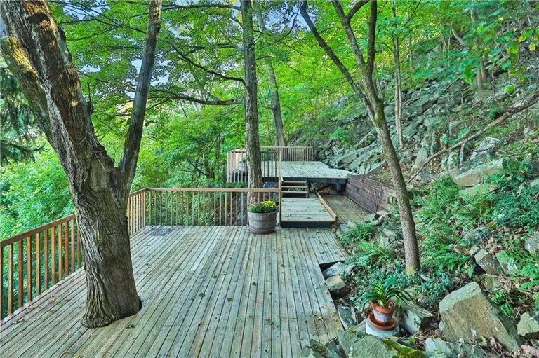 New York City Real Estate | View 240 Tweed Boulevard | room 15 | View 16