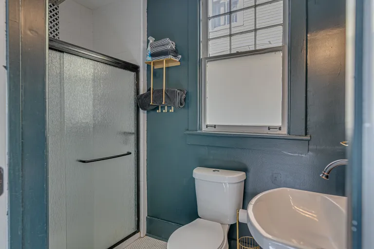 Savannah Real Estate | View 1123 East 32nd Street | room 23 | View 24