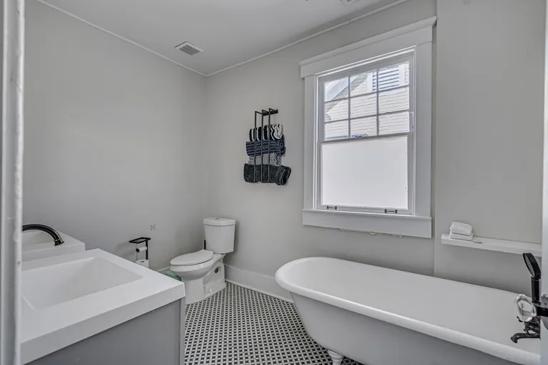 Savannah Real Estate | View 1123 East 32nd Street | room 20 | View 21