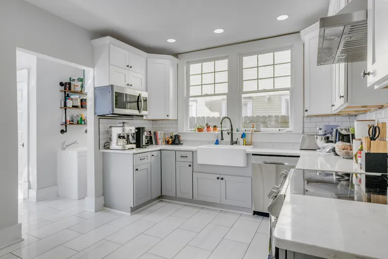 Savannah Real Estate | View 1123 East 32nd Street | room 13 | View 14