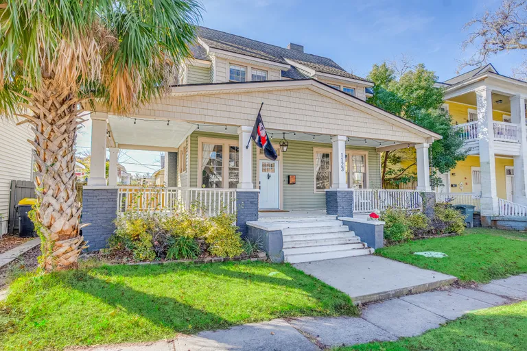 Savannah Real Estate | View 1123 East 32nd Street | room 1 | View 2