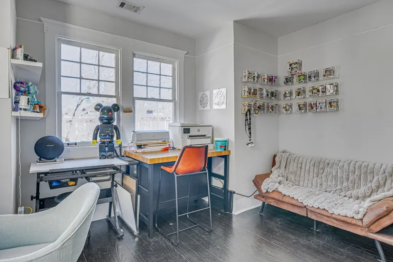Savannah Real Estate | View 1123 East 32nd Street | room 25 | View 26