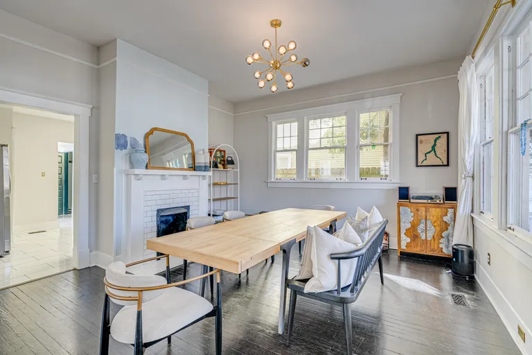 Savannah Real Estate | View 1123 East 32nd Street | room 5 | View 6