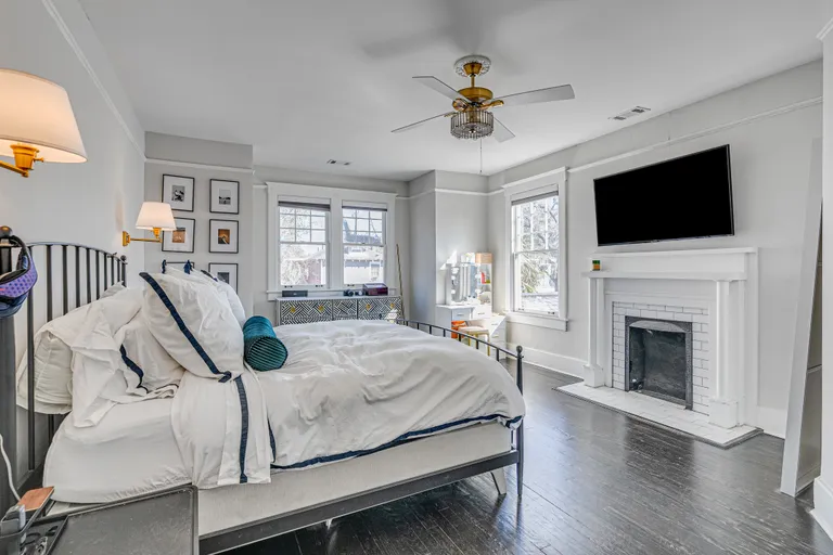 Savannah Real Estate | View 1123 East 32nd Street | room 18 | View 19