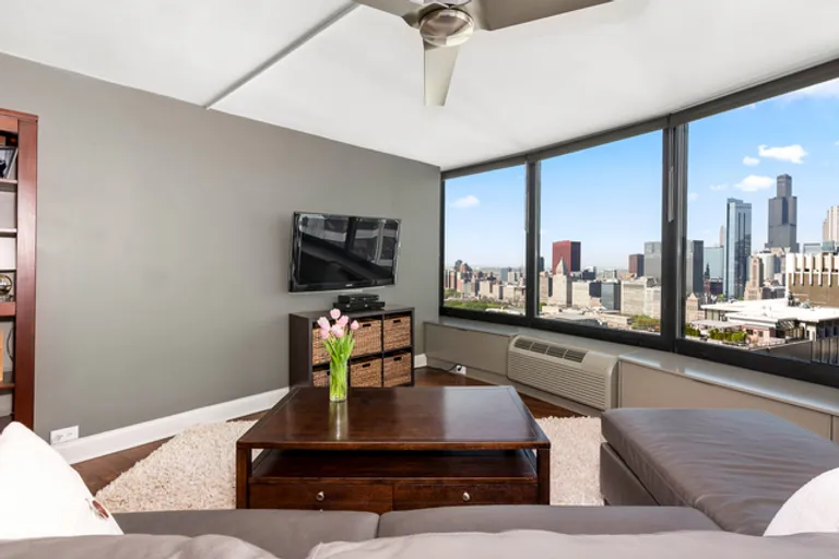 New York City Real Estate | View 155 N Harbor, 4003 | room 1 | View 2