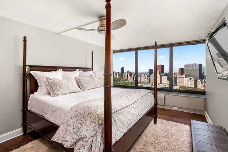 New York City Real Estate | View 155 N Harbor, 4003 | room 7 | View 8