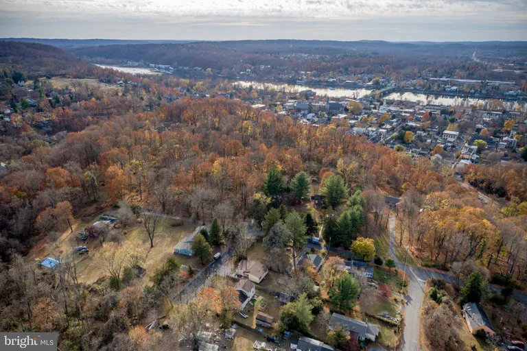 Central NJ/Bucks County, PA Real Estate | View 208 Coryell Rd | room 43 | View 44