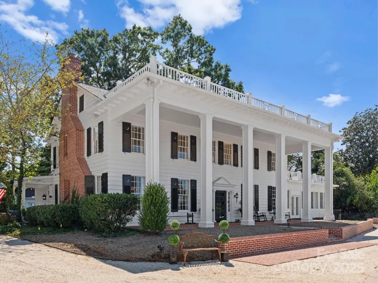 Charlotte Real Estate | View 4016 Nettie Court | 6 Beds, 4 Baths | View 1
