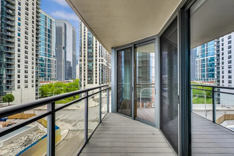 New York City Real Estate | View 450 E Waterside, 306 | room 3 | View 4