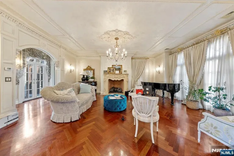 Bergen County Real Estate | View 78 Roberts Road | room 3 | View 4