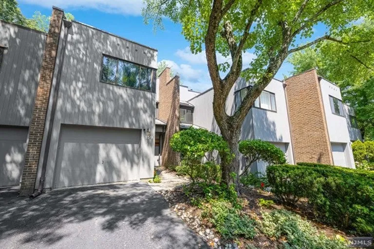 Bergen County Real Estate | View 159 Pond Drive #13D | 2 Beds, 2 Baths | View 1