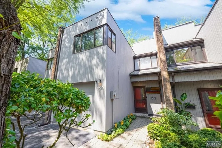 Bergen County Real Estate | View 159 Pond Drive #13D | room 1 | View 2