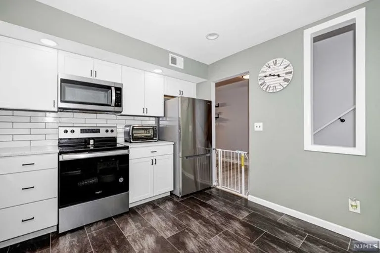 Bergen County Real Estate | View 159 Pond Drive #13D | room 4 | View 5