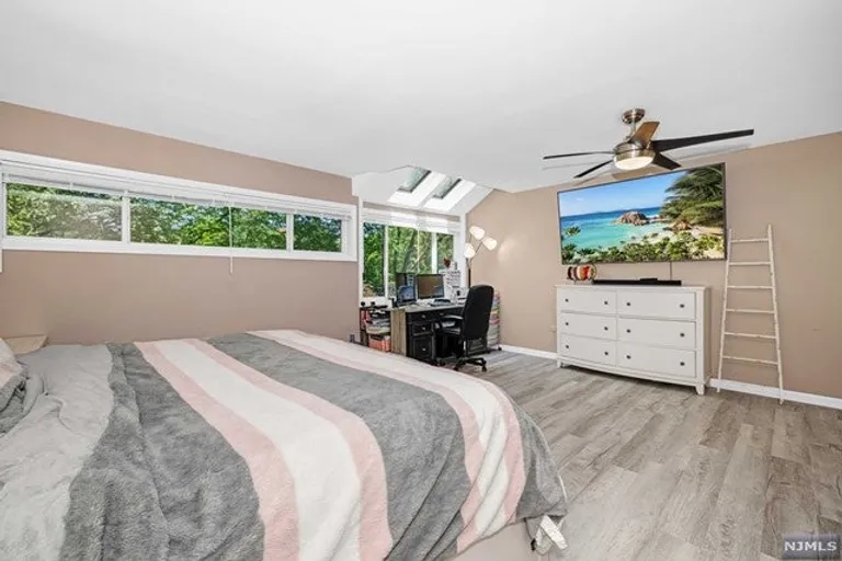 Bergen County Real Estate | View 159 Pond Drive #13D | room 15 | View 16