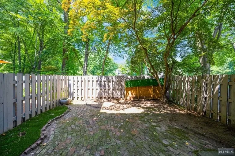 Bergen County Real Estate | View 159 Pond Drive #13D | room 22 | View 23