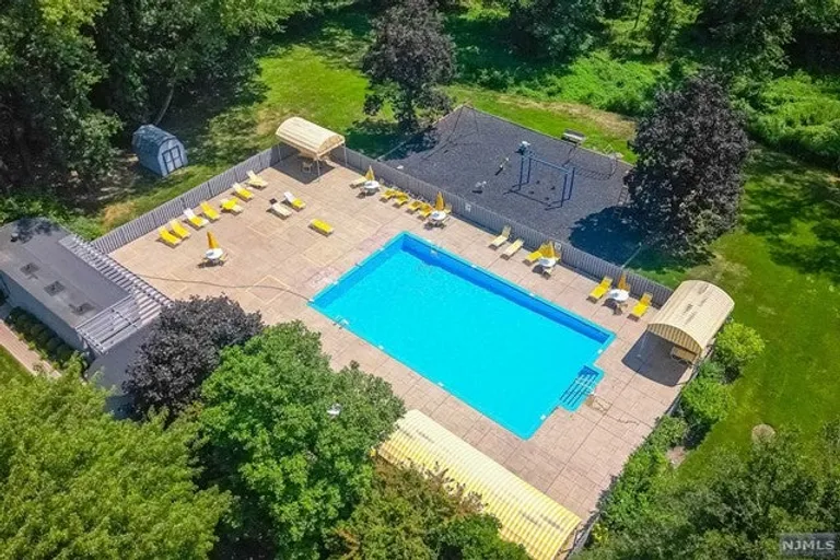 Bergen County Real Estate | View 159 Pond Drive #13D | room 23 | View 24