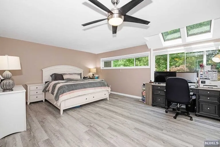 Bergen County Real Estate | View 159 Pond Drive #13D | room 13 | View 14