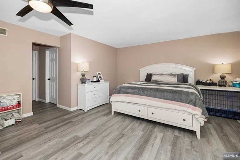 Bergen County Real Estate | View 159 Pond Drive #13D | room 14 | View 15