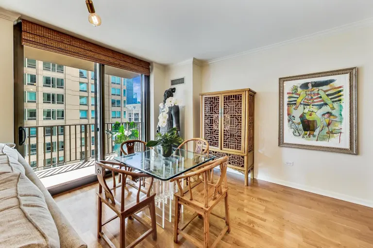 New York City Real Estate | View 635 N Dearborn, 2104 | room 4 | View 5
