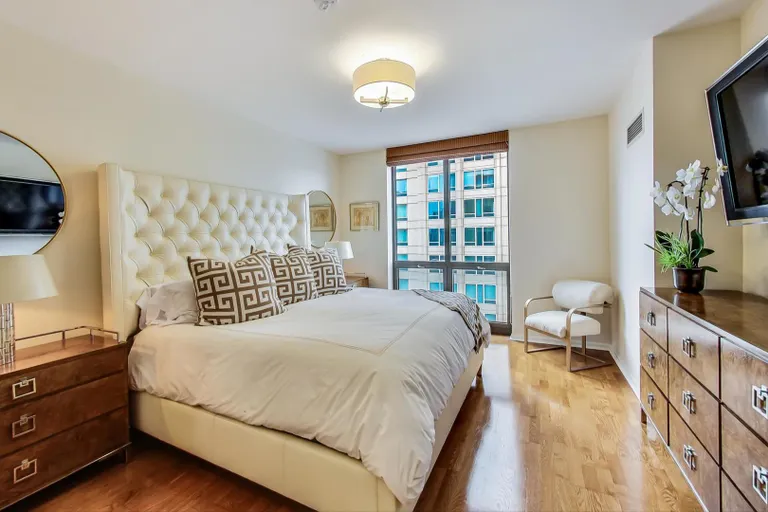 New York City Real Estate | View 635 N Dearborn, 2104 | room 9 | View 10