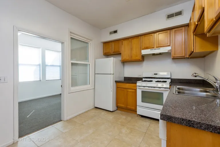 New York City Real Estate | View 2422 N Clybourn | room 3 | View 4