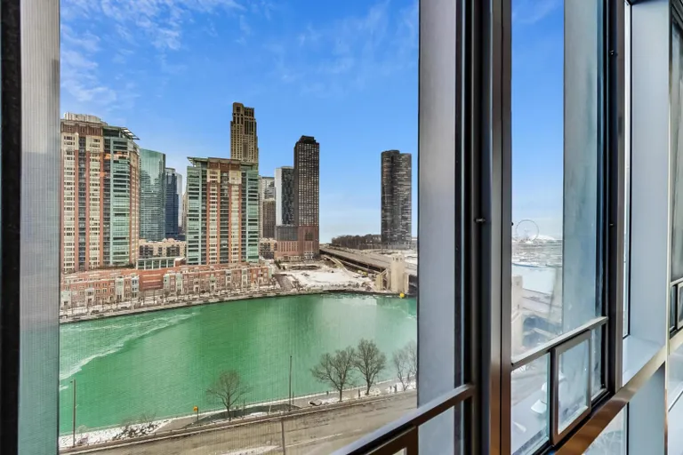 New York City Real Estate | View 450 E Waterside, 1010 | room 4 | View 5