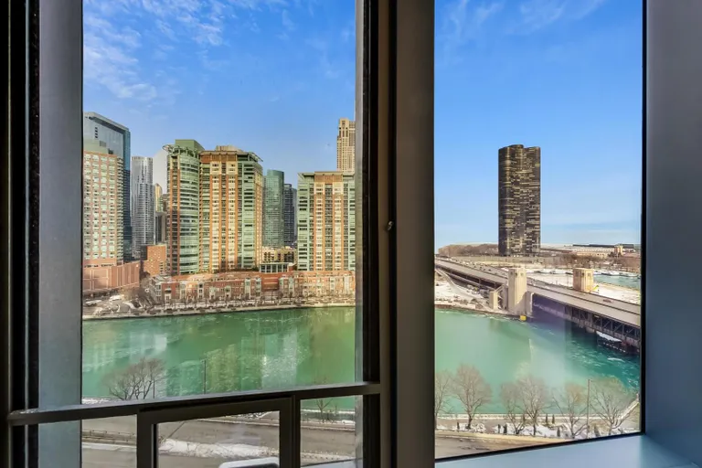 New York City Real Estate | View 450 E Waterside, 1010 | room 14 | View 15