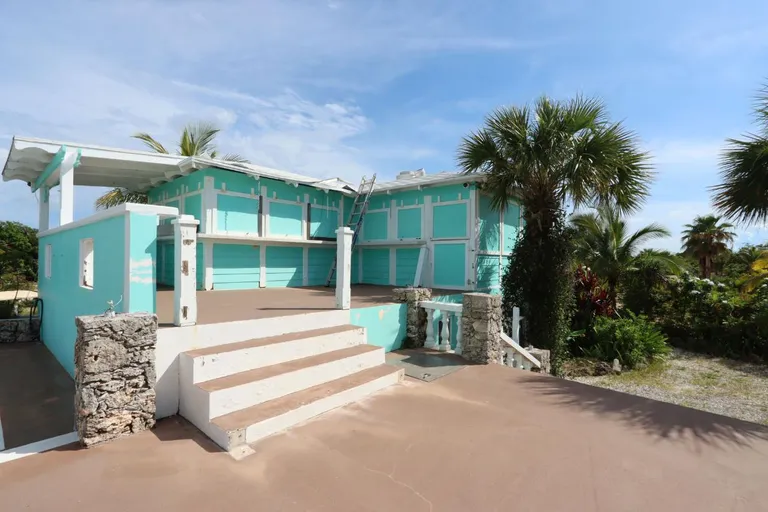 THE THE LEEWARD YACHT CLUB, Green Turtle Cay Property for sale