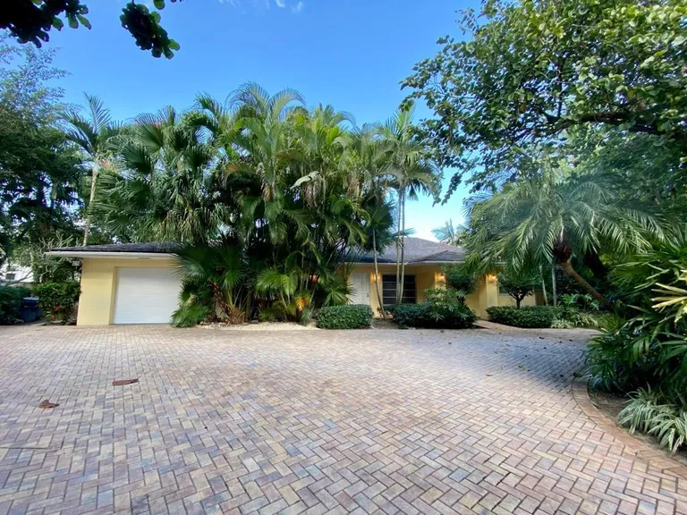New York City Real Estate | View Lyford Cay Canal Home, 2 | Listing | View 38