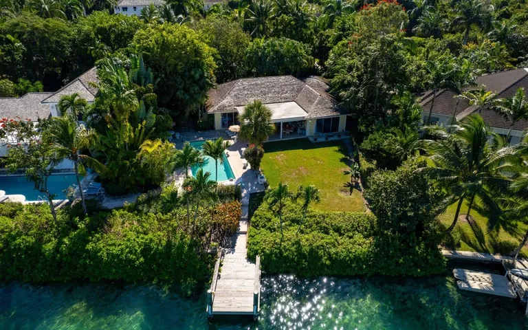 New York City Real Estate | View Lyford Cay Canal Home, 2 | 3 Beds, 3 Baths | View 1
