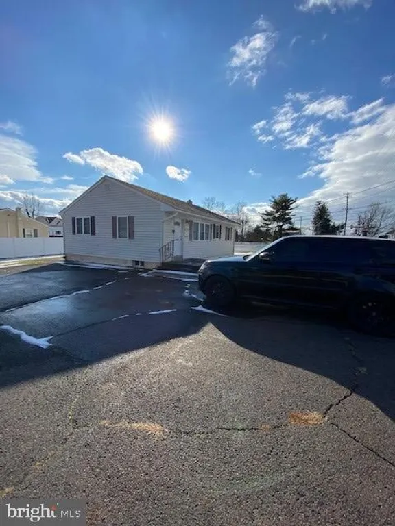 1315 FROSTY HOLLOW, LEVITTOWN, PA 19056 Property for rent