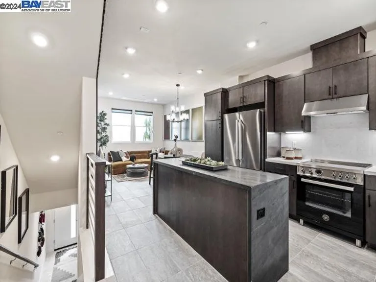 New York City Real Estate | View 250 Verandah Avenue, 68 | Listing | View 2