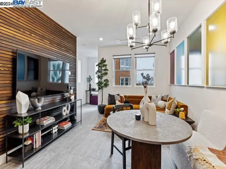 New York City Real Estate | View 250 Verandah Avenue, 68 | Listing | View 3
