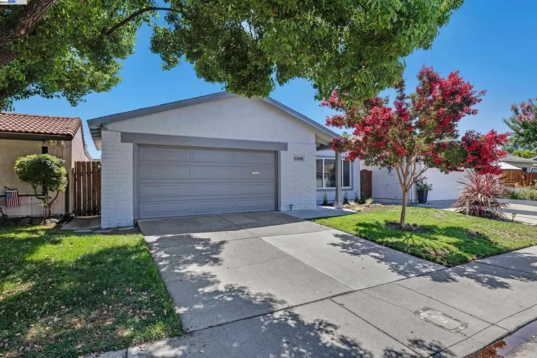 2209 Goldcrest Cir, Pleasanton, CA 94566 Property for sale