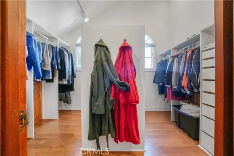 21024 Topochico Drive, Woodland Hills, CA 91364 Property for sale