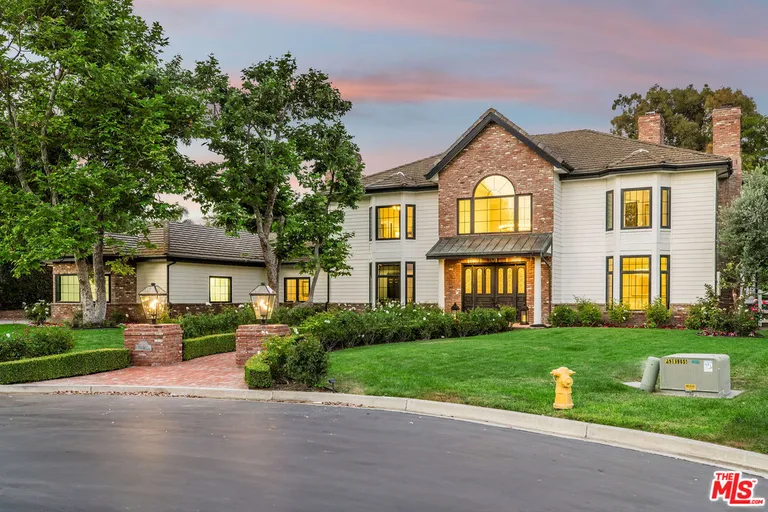 Luxury single-family home in Camelot Estates Camarillo