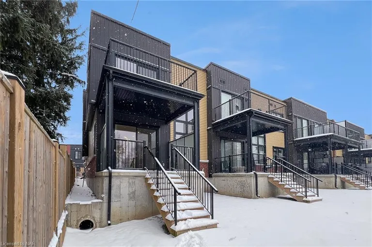 1465 Station Street 13, Fonthill Property for sale