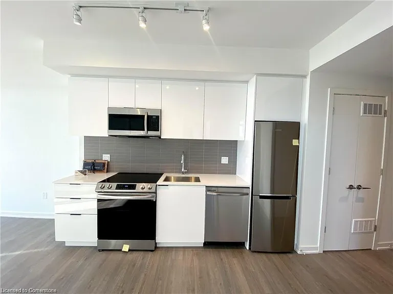 Ontario Real Estate | View 48 Power, 1802 | Listing | View 19