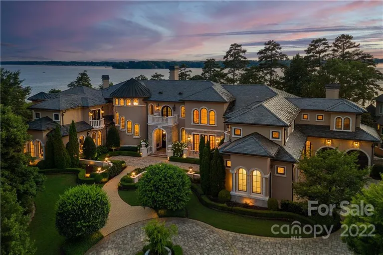 New York City Real Estate | View 18019 Harbor Light Boulevard | 6 Beds, 7 Baths | View 1