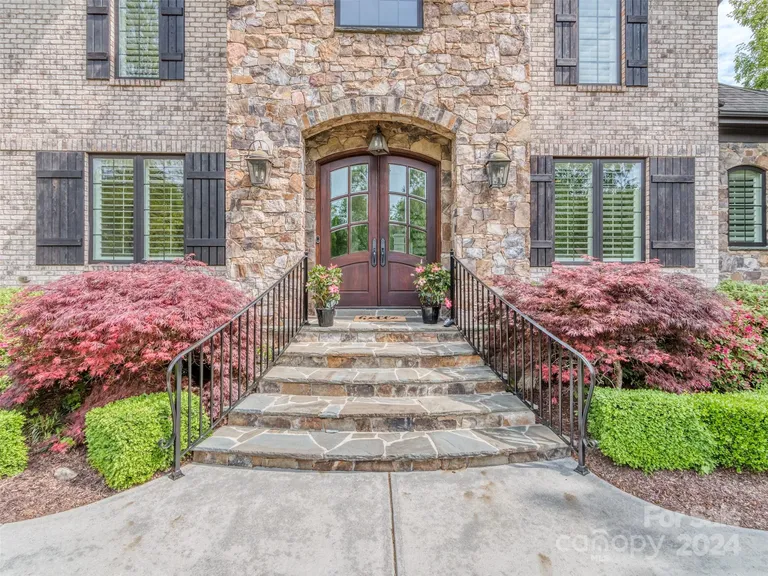 1344 Wyndmere Hills Lane, Matthews, NC 28105 Property for sale