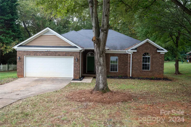 616 Oakbluff, Charlotte, NC 28216 Property for sale