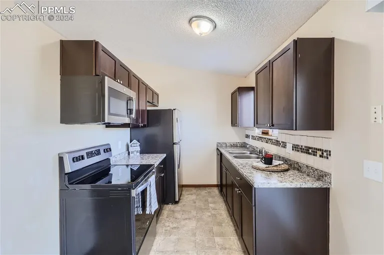 2070 Farnsworth Drive, Colorado Springs, CO 80916 Property for sale