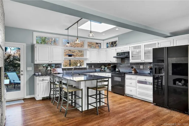 26 Walton Drive, West Hartford, CT 06107 Property for sale